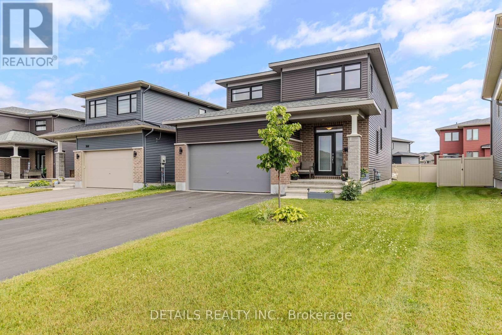 












372 STERLING AVENUE

,
Clarence-Rockland,




Ontario
K4K0L4

