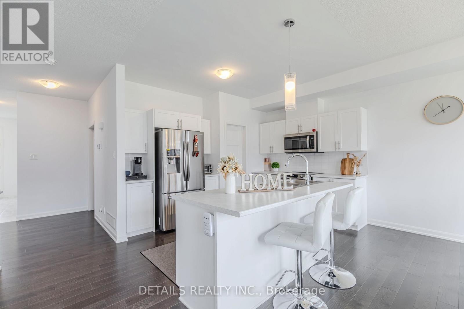 












372 STERLING AVENUE

,
Clarence-Rockland,




Ontario
K4K0L4

