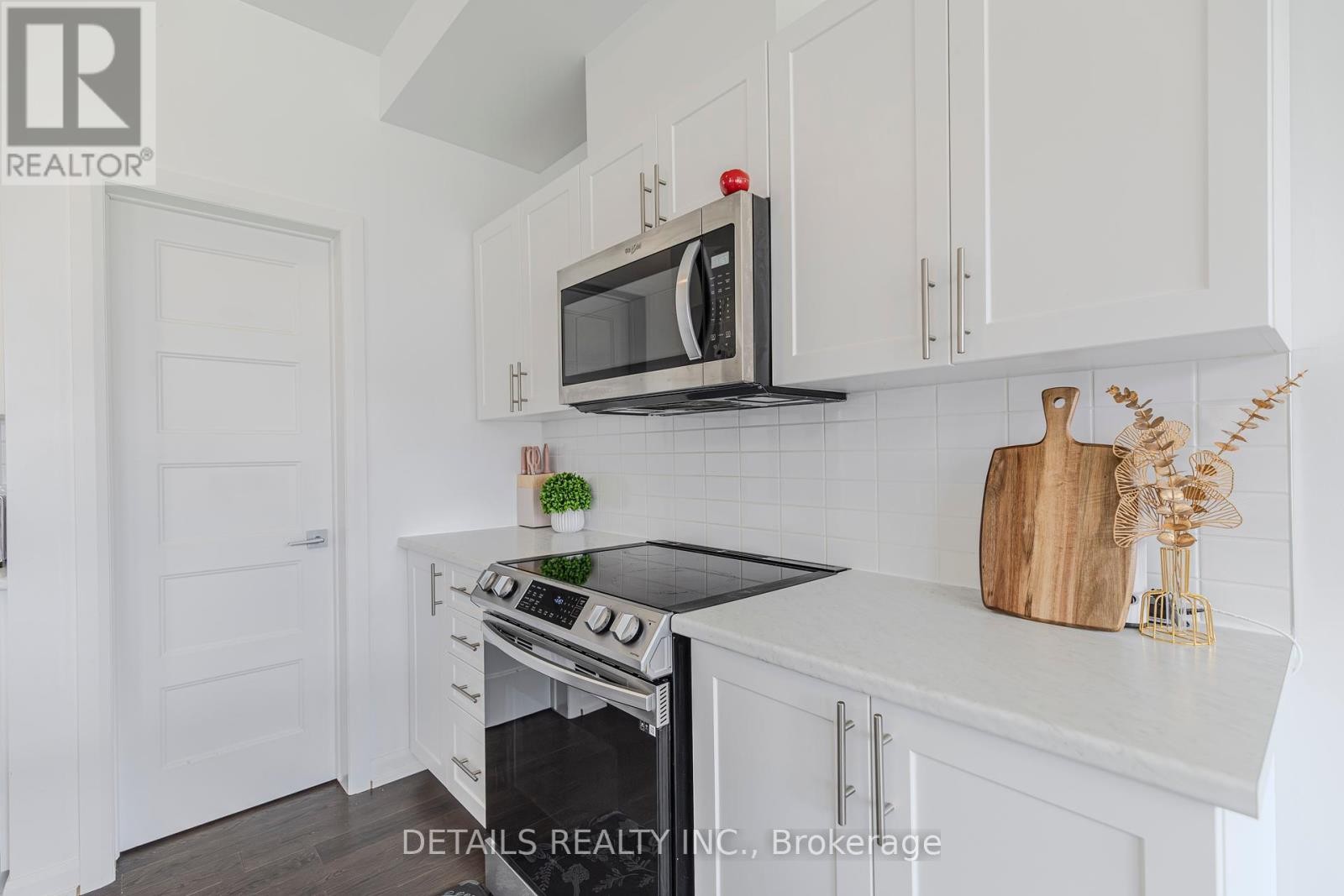 












372 STERLING AVENUE

,
Clarence-Rockland,




Ontario
K4K0L4

