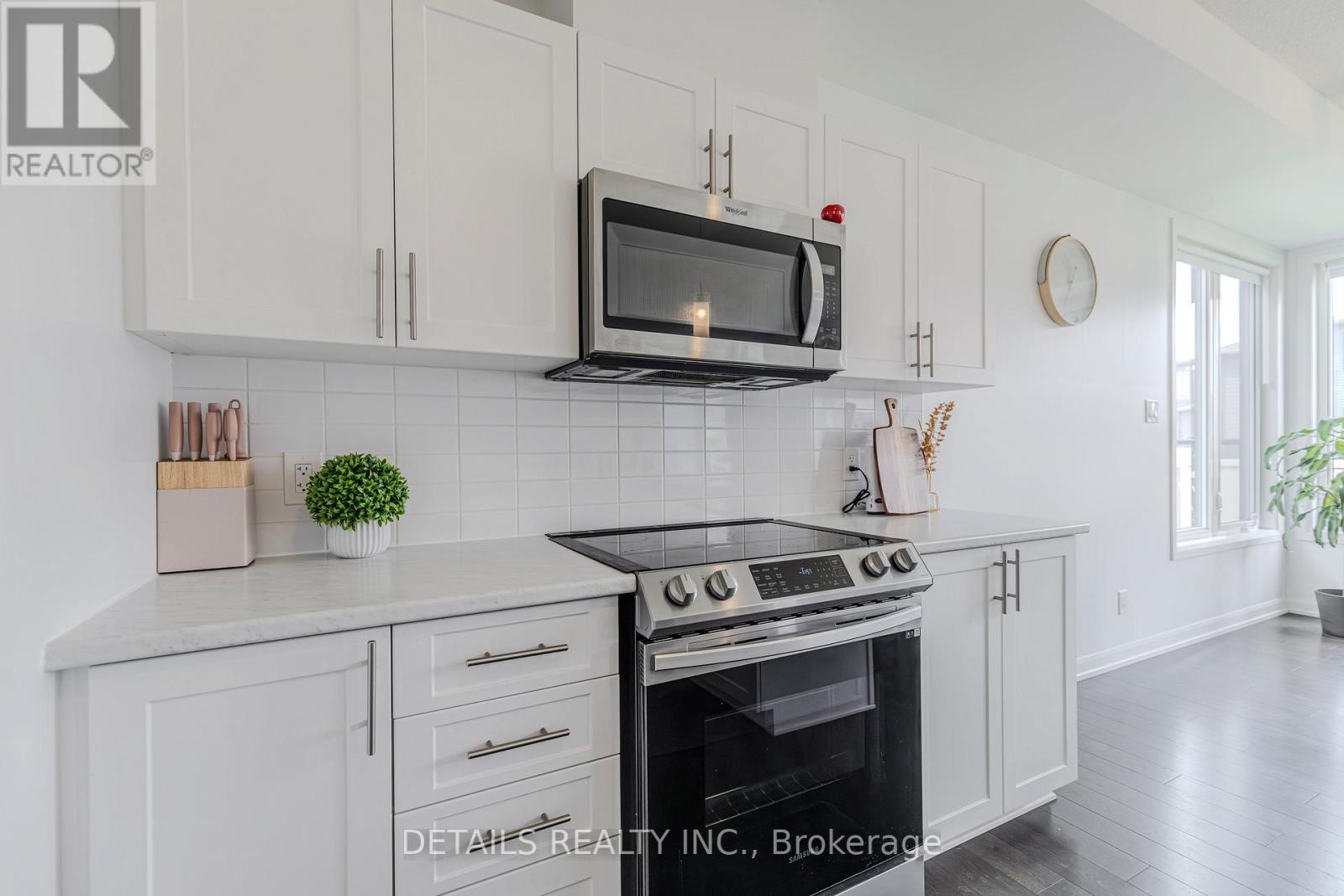 












372 STERLING AVENUE

,
Clarence-Rockland,




Ontario
K4K0L4

