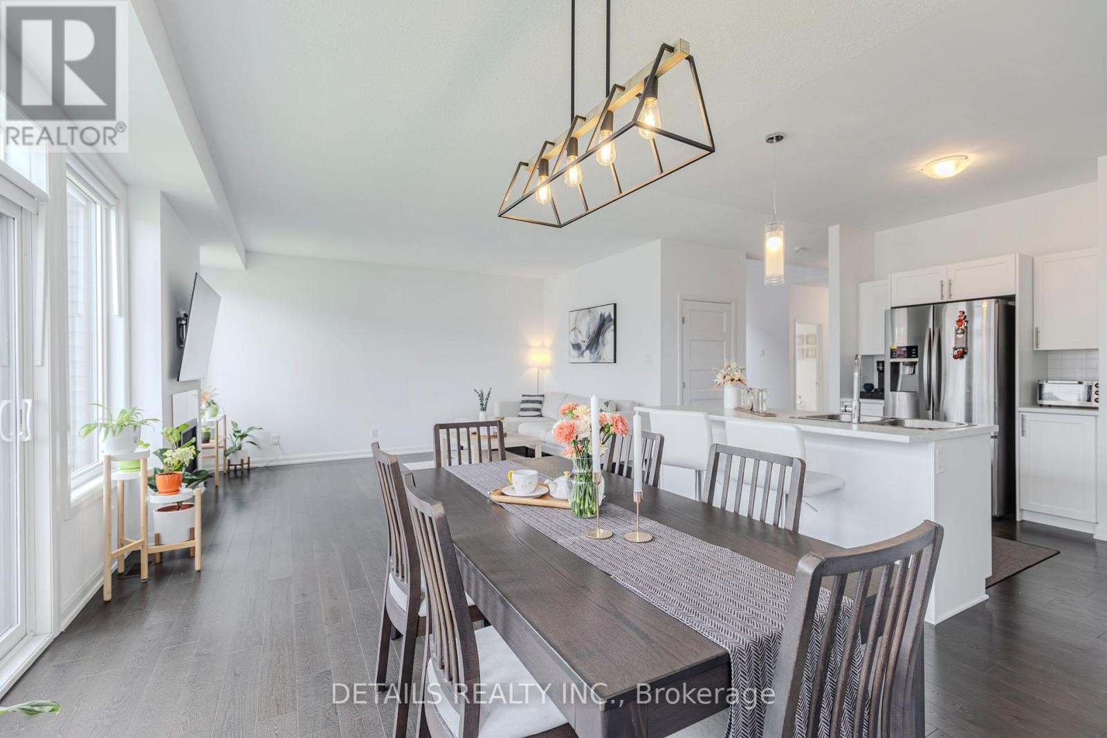 












372 STERLING AVENUE

,
Clarence-Rockland,




Ontario
K4K0L4

