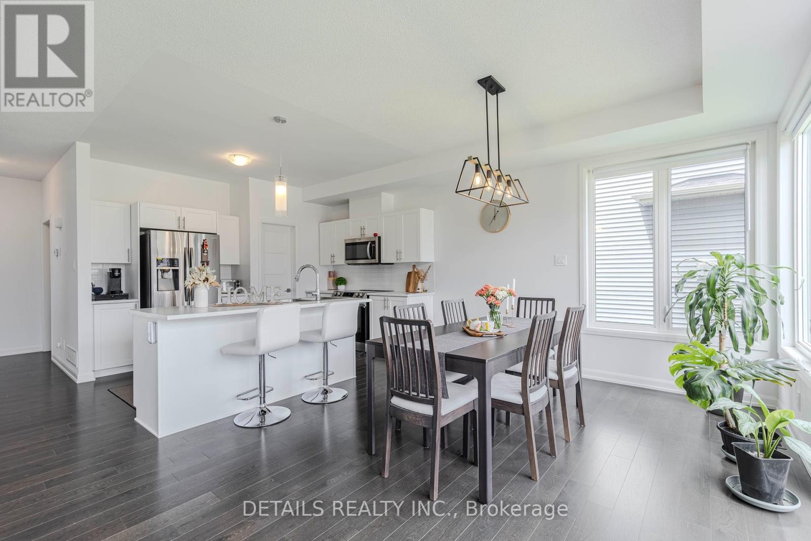 












372 STERLING AVENUE

,
Clarence-Rockland,




Ontario
K4K0L4

