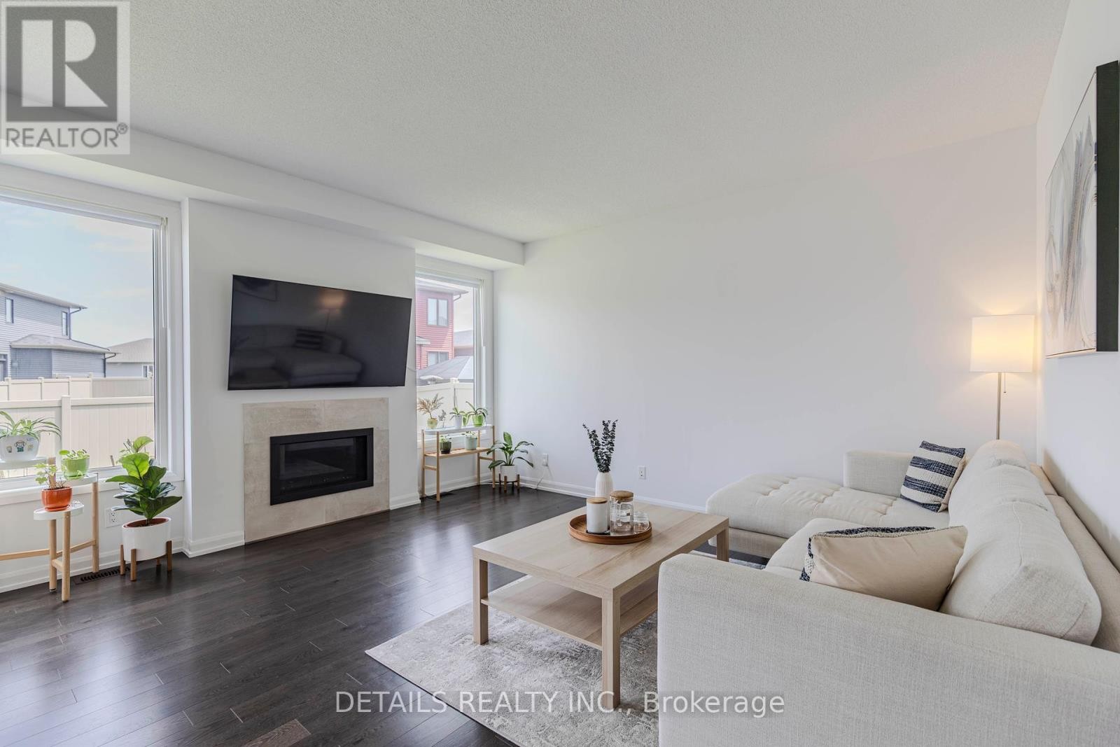 












372 STERLING AVENUE

,
Clarence-Rockland,




Ontario
K4K0L4


