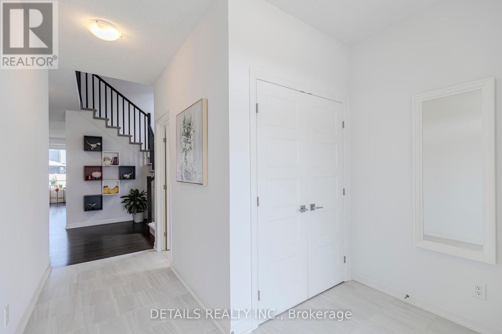 












372 STERLING AVENUE

,
Clarence-Rockland,




Ontario
K4K0L4

