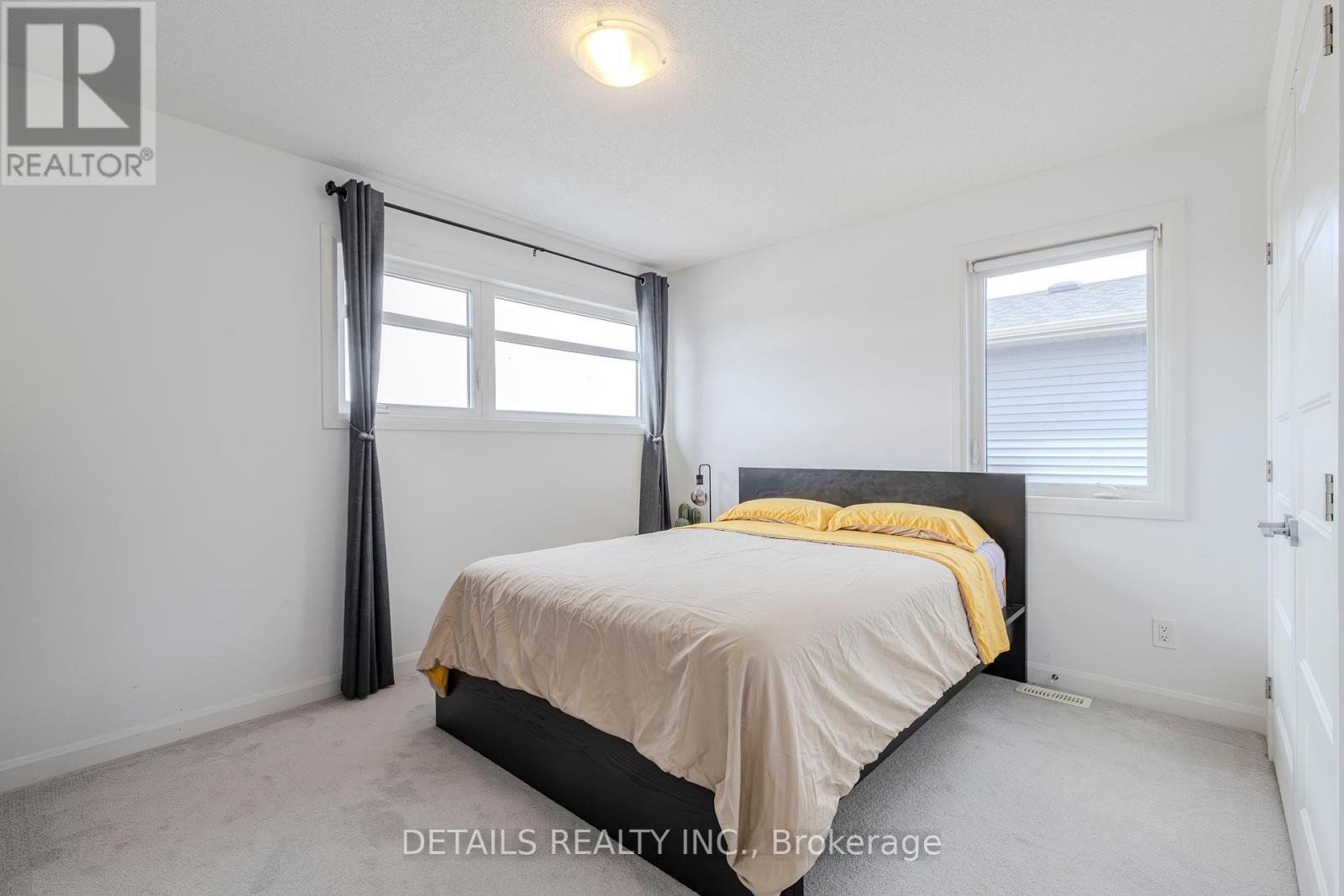 












372 STERLING AVENUE

,
Clarence-Rockland,




Ontario
K4K0L4

