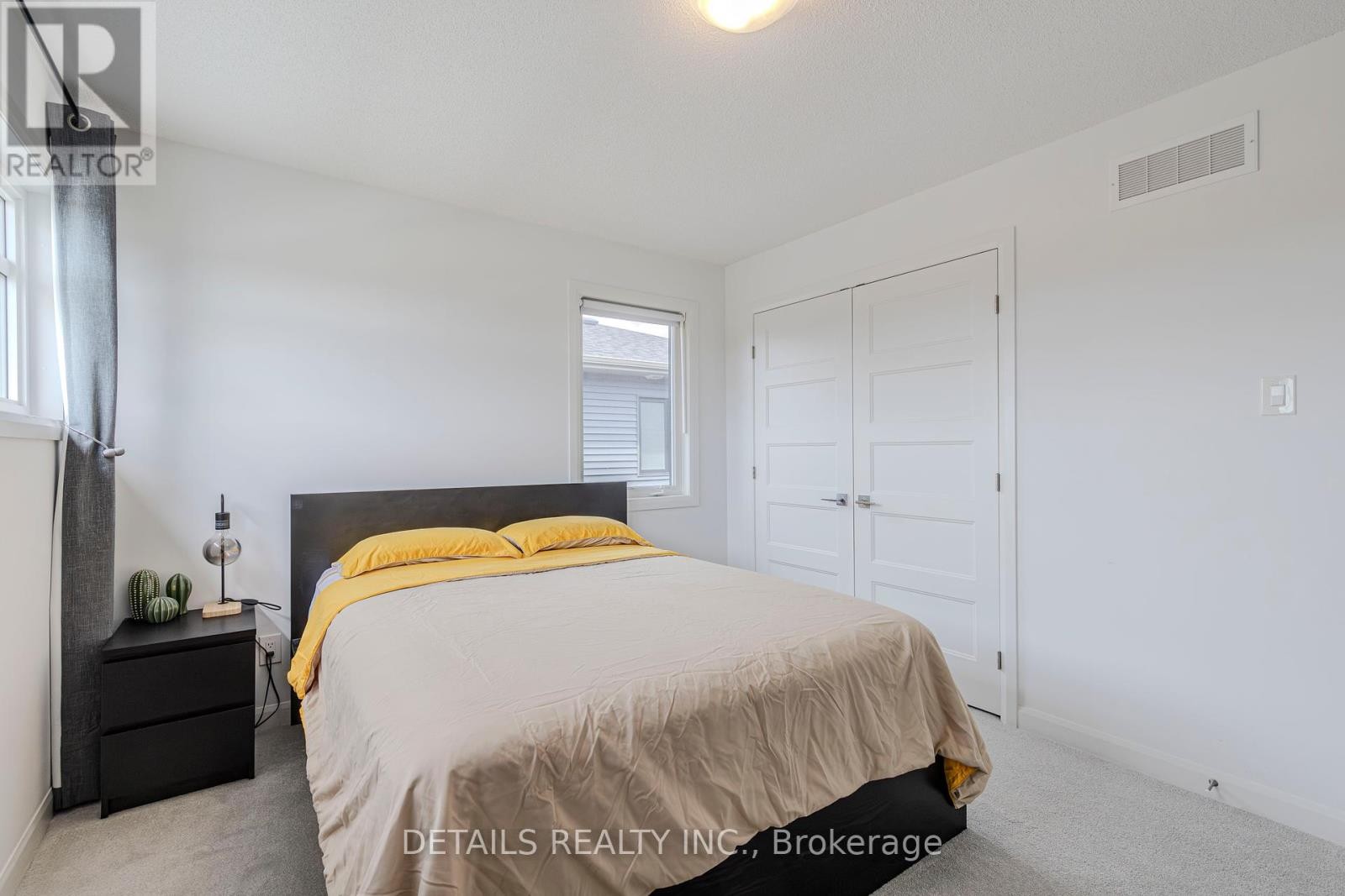 












372 STERLING AVENUE

,
Clarence-Rockland,




Ontario
K4K0L4

