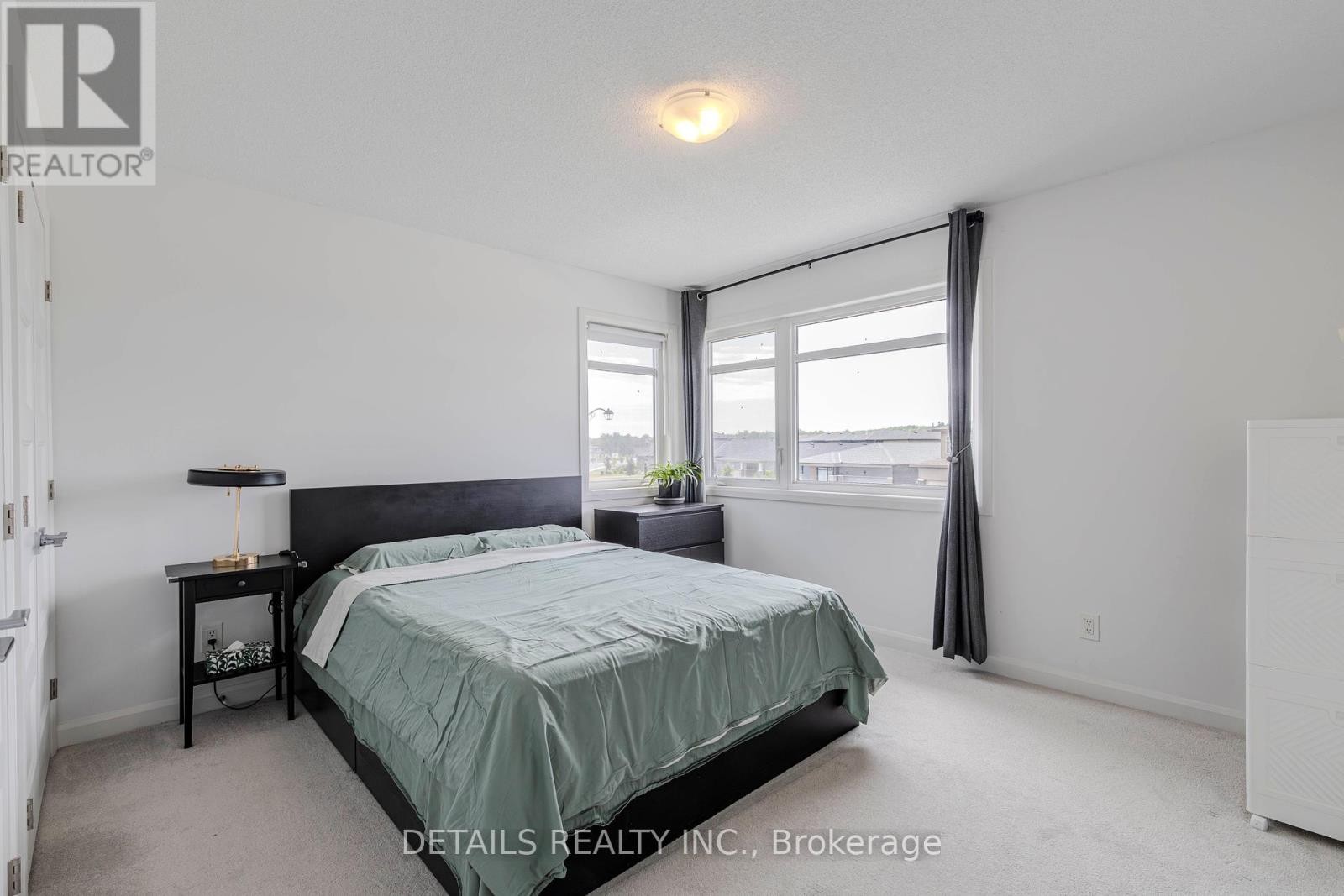 












372 STERLING AVENUE

,
Clarence-Rockland,




Ontario
K4K0L4

