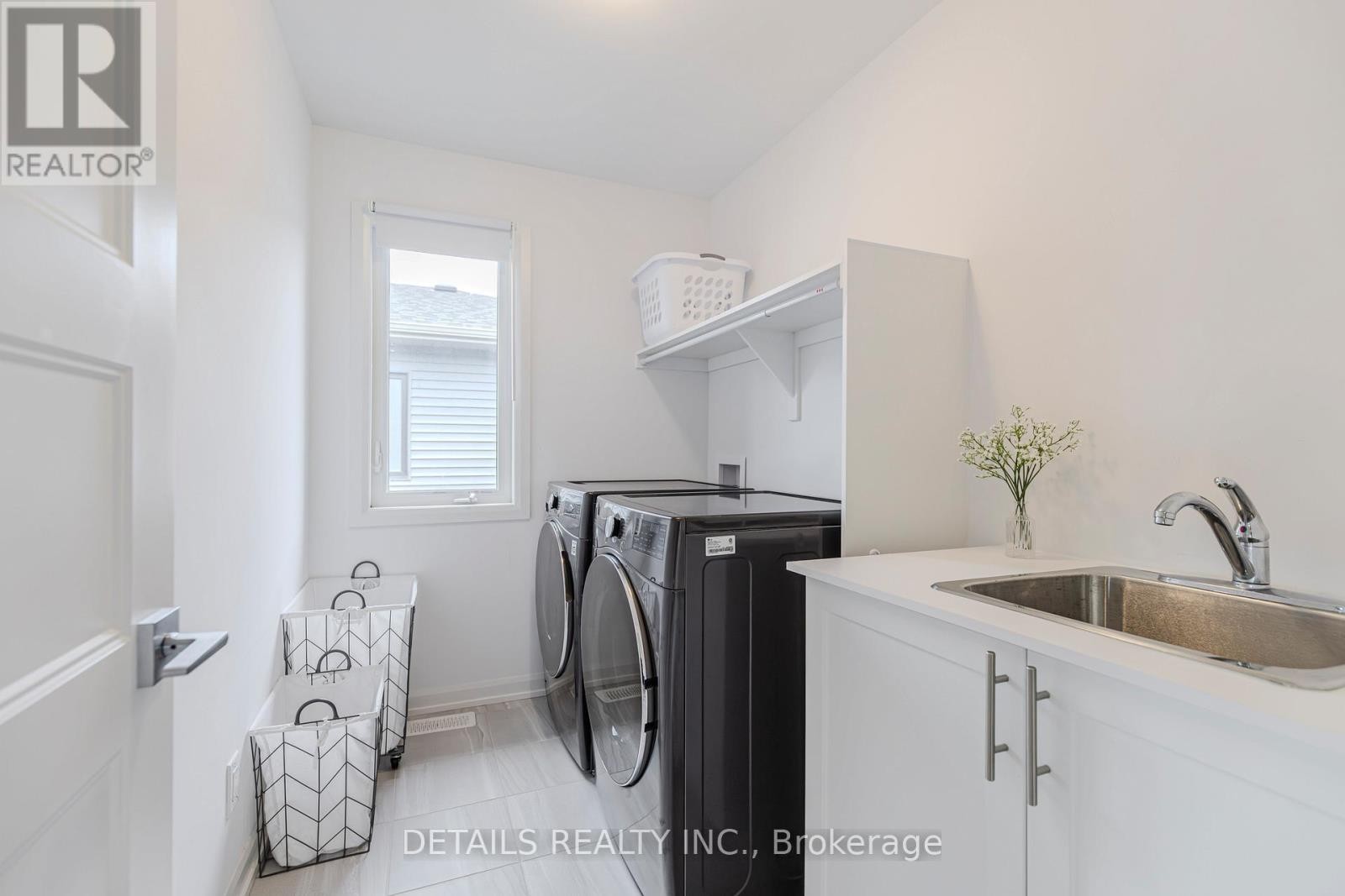 












372 STERLING AVENUE

,
Clarence-Rockland,




Ontario
K4K0L4

