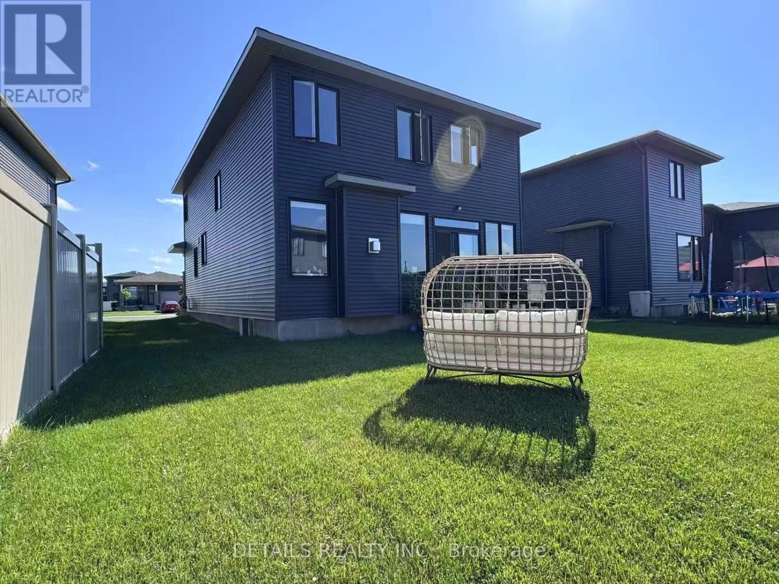 












372 STERLING AVENUE

,
Clarence-Rockland,




Ontario
K4K0L4

