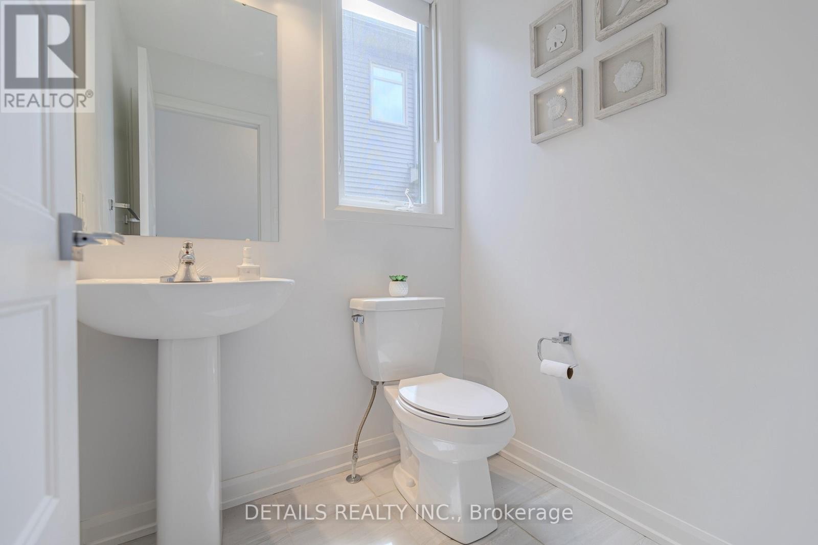 












372 STERLING AVENUE

,
Clarence-Rockland,




Ontario
K4K0L4

