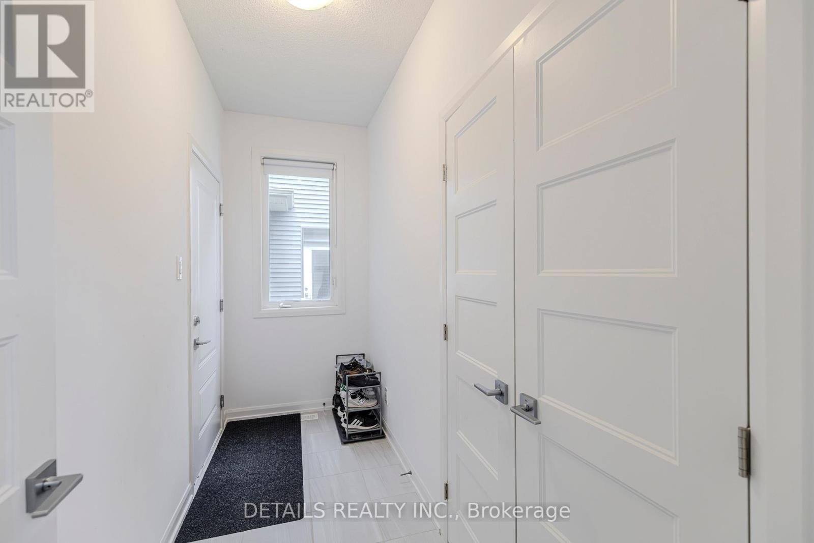












372 STERLING AVENUE

,
Clarence-Rockland,




Ontario
K4K0L4

