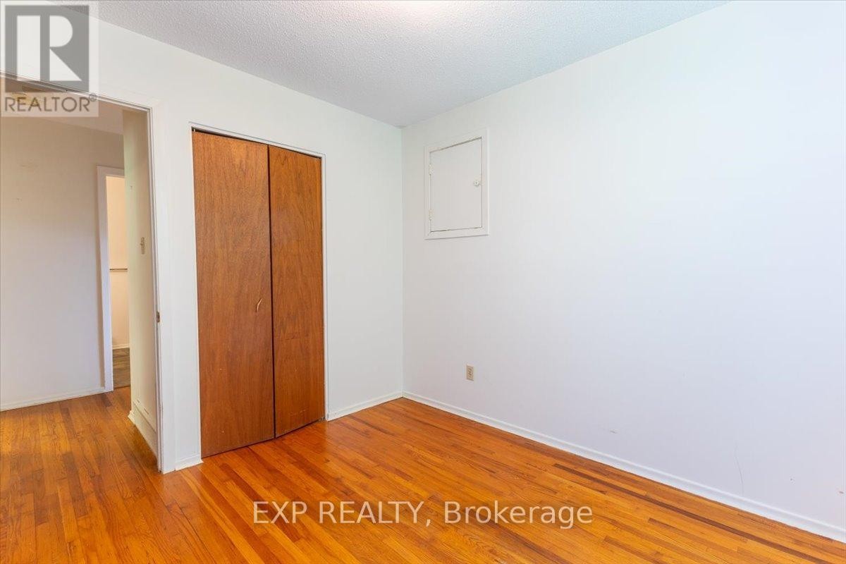 












2209 FILLMORE CRESCENT

,
Ottawa,




Ontario
K1J6A1

