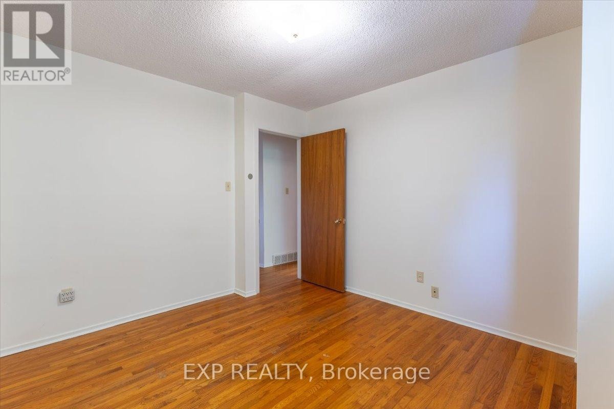 












2209 FILLMORE CRESCENT

,
Ottawa,




Ontario
K1J6A1

