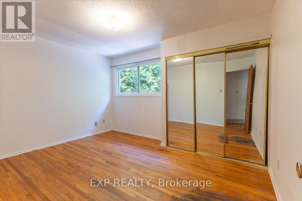 












2209 FILLMORE CRESCENT

,
Ottawa,




Ontario
K1J6A1

