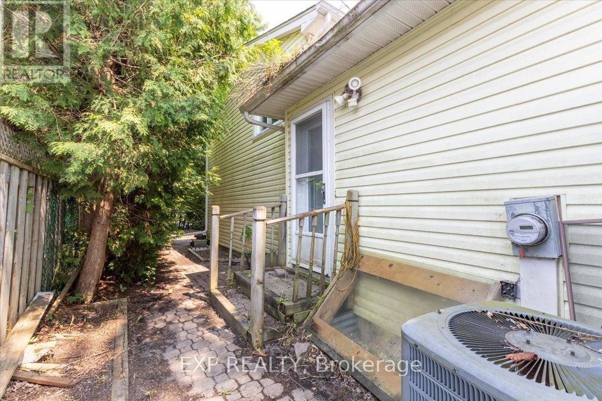 












2209 FILLMORE CRESCENT

,
Ottawa,




Ontario
K1J6A1

