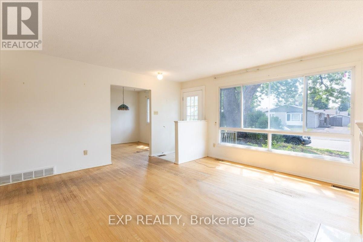 












2209 FILLMORE CRESCENT

,
Ottawa,




Ontario
K1J6A1

