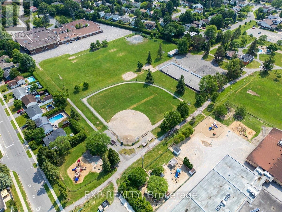 












2209 FILLMORE CRESCENT

,
Ottawa,




Ontario
K1J6A1

