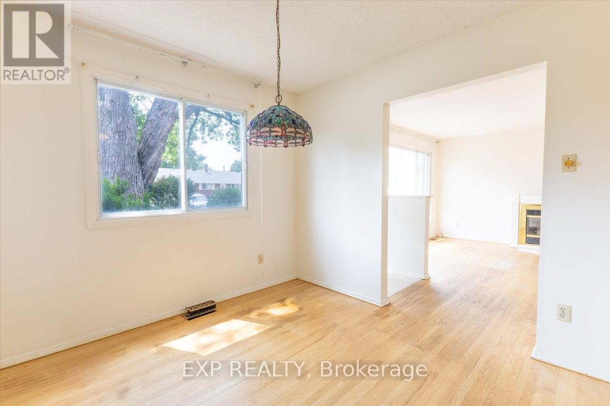 












2209 FILLMORE CRESCENT

,
Ottawa,




Ontario
K1J6A1

