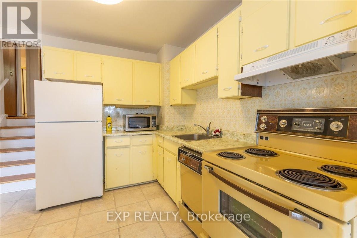 












2209 FILLMORE CRESCENT

,
Ottawa,




Ontario
K1J6A1

