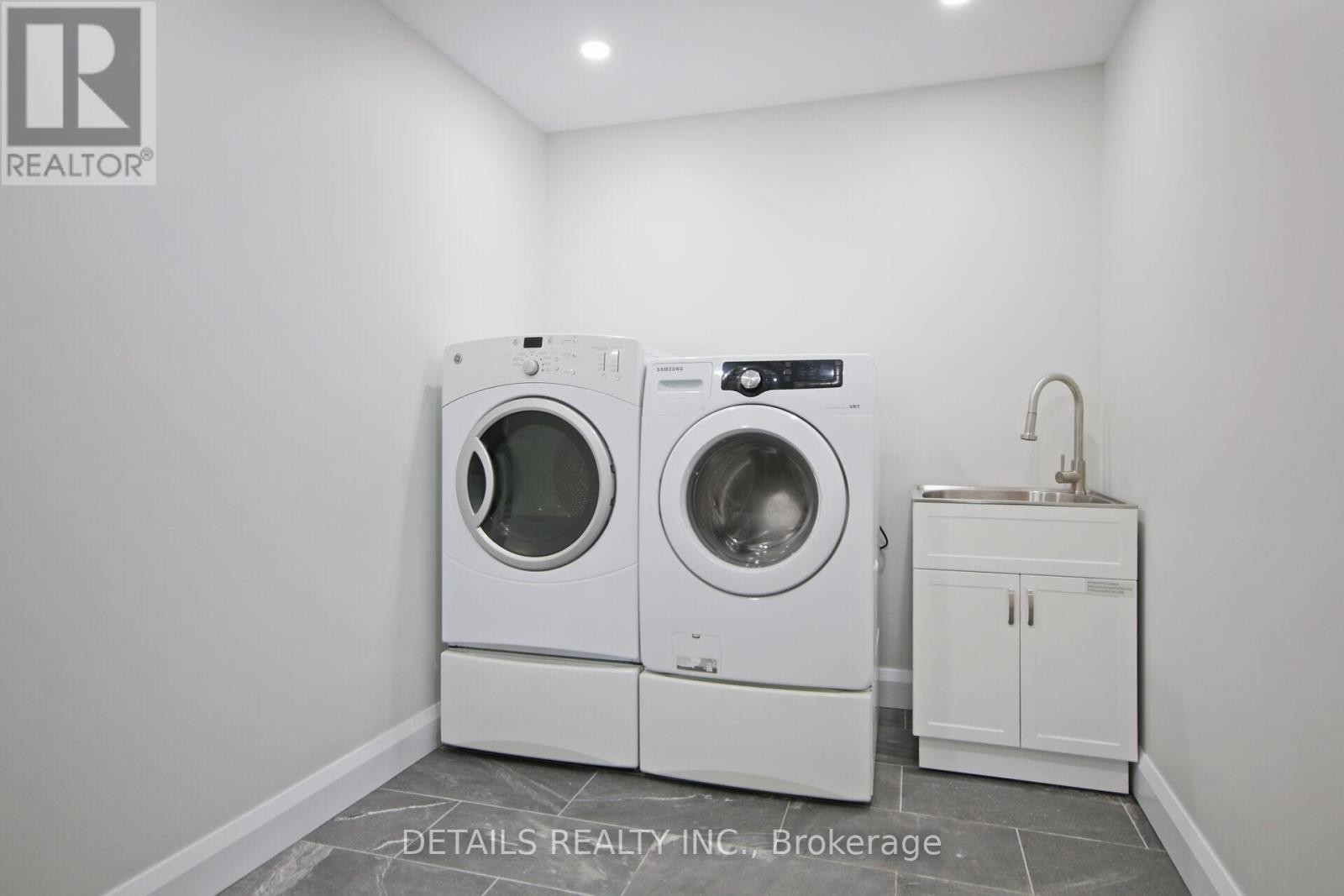 












2708 BEKKER'S COURT

,
Ottawa,




Ontario
K0A2P0


