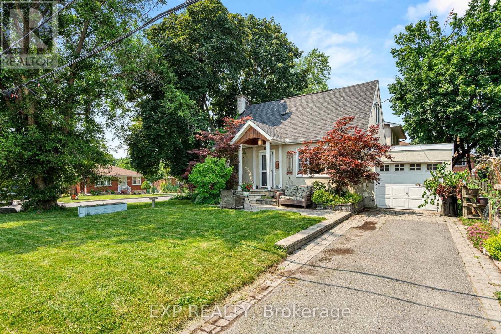 












421 GREENWOOD AVENUE

,
Ottawa,




Ontario
K2A0X5

