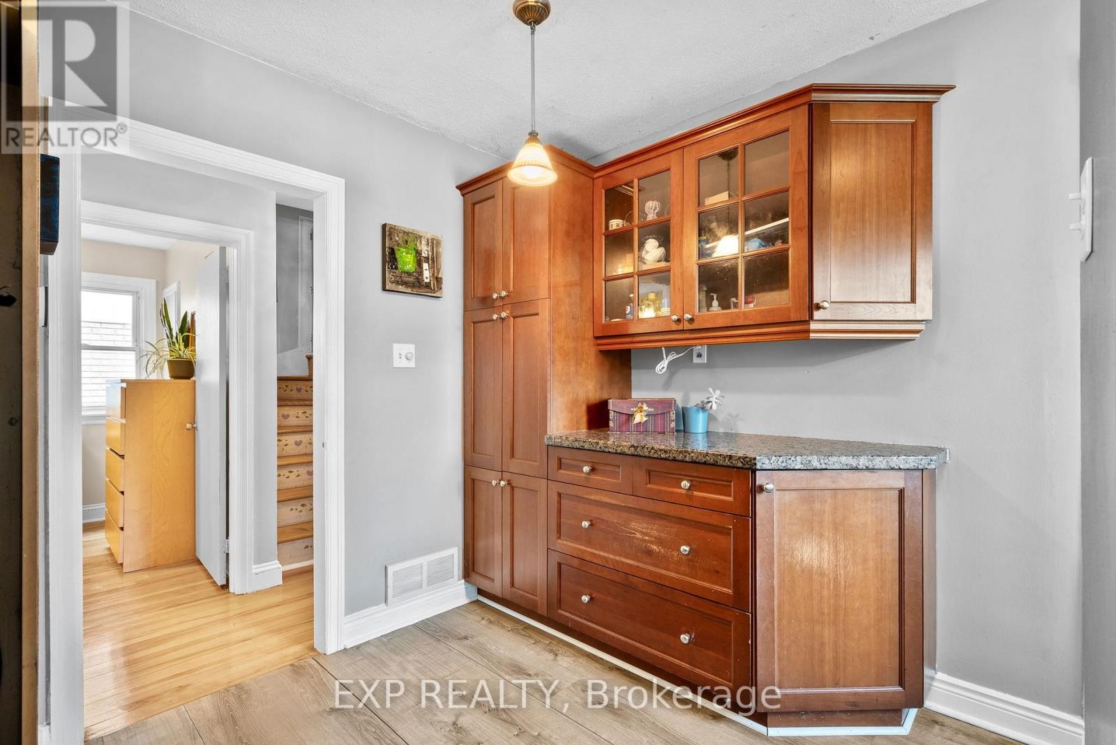 












421 GREENWOOD AVENUE

,
Ottawa,




Ontario
K2A0X5

