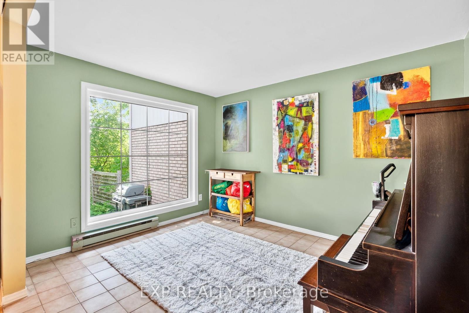 












421 GREENWOOD AVENUE

,
Ottawa,




Ontario
K2A0X5

