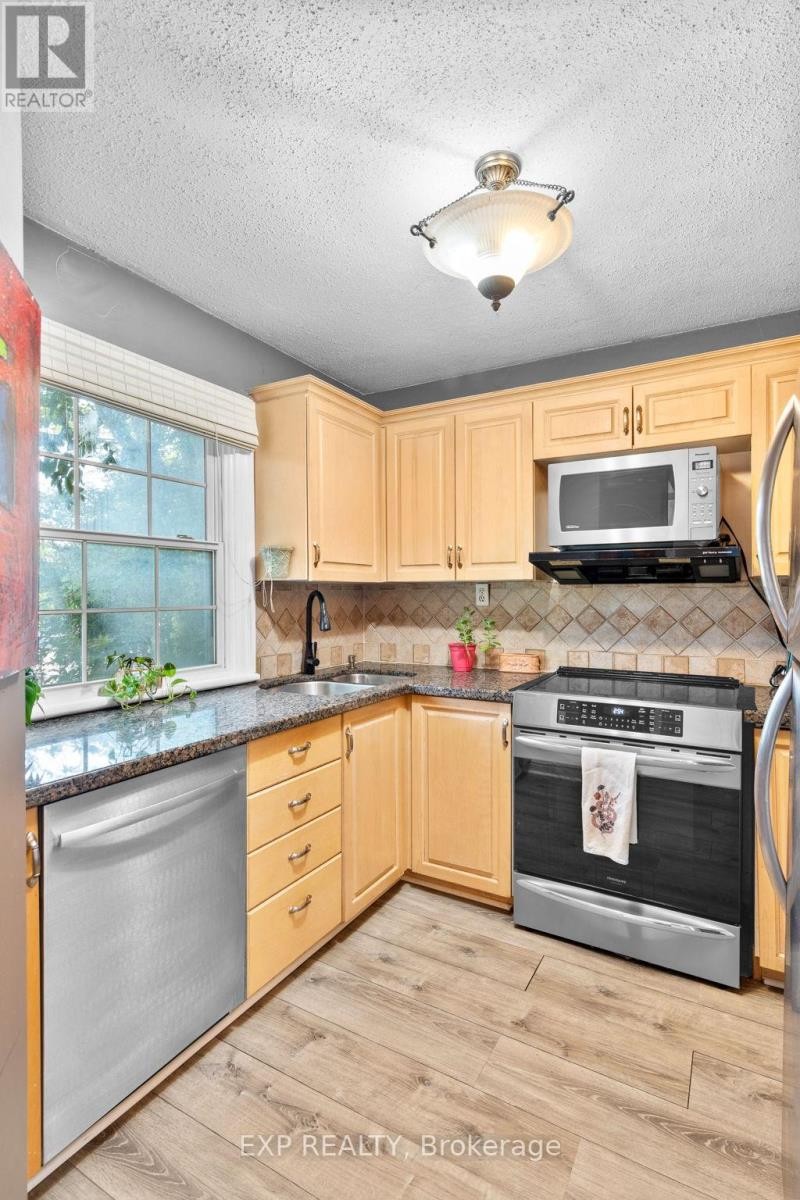 












421 GREENWOOD AVENUE

,
Ottawa,




Ontario
K2A0X5

