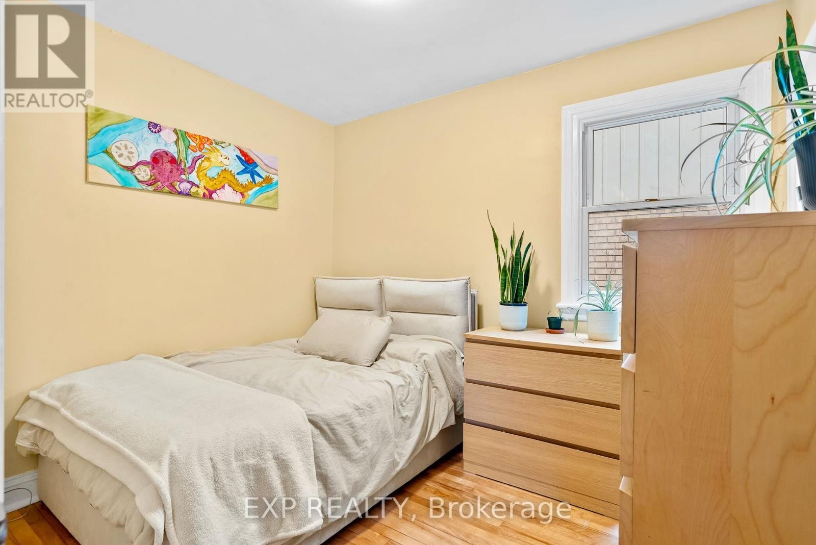 












421 GREENWOOD AVENUE

,
Ottawa,




Ontario
K2A0X5

