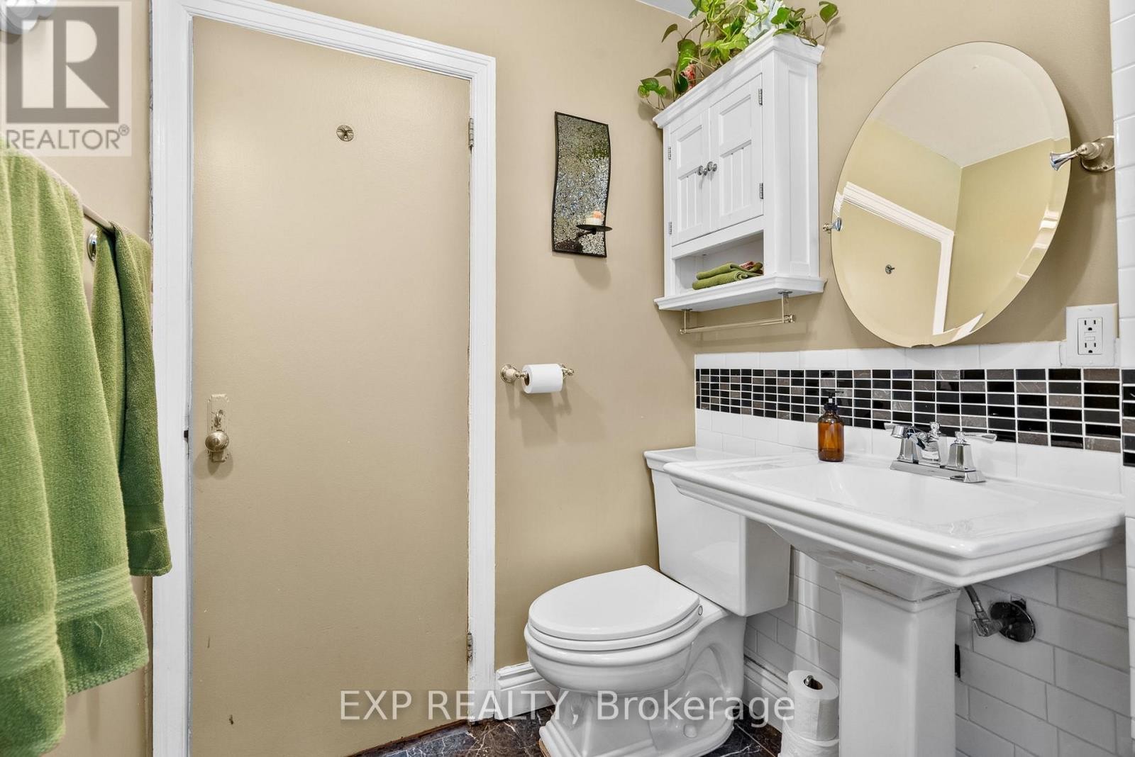












421 GREENWOOD AVENUE

,
Ottawa,




Ontario
K2A0X5

