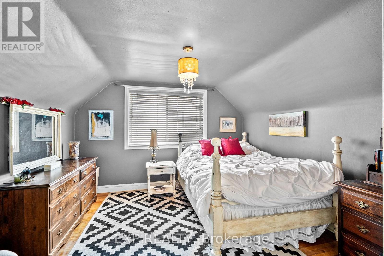 












421 GREENWOOD AVENUE

,
Ottawa,




Ontario
K2A0X5

