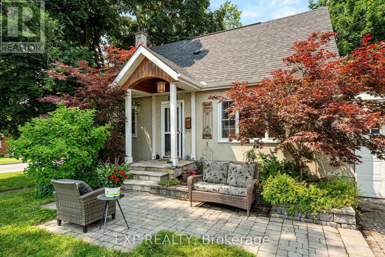 












421 GREENWOOD AVENUE

,
Ottawa,




Ontario
K2A0X5


