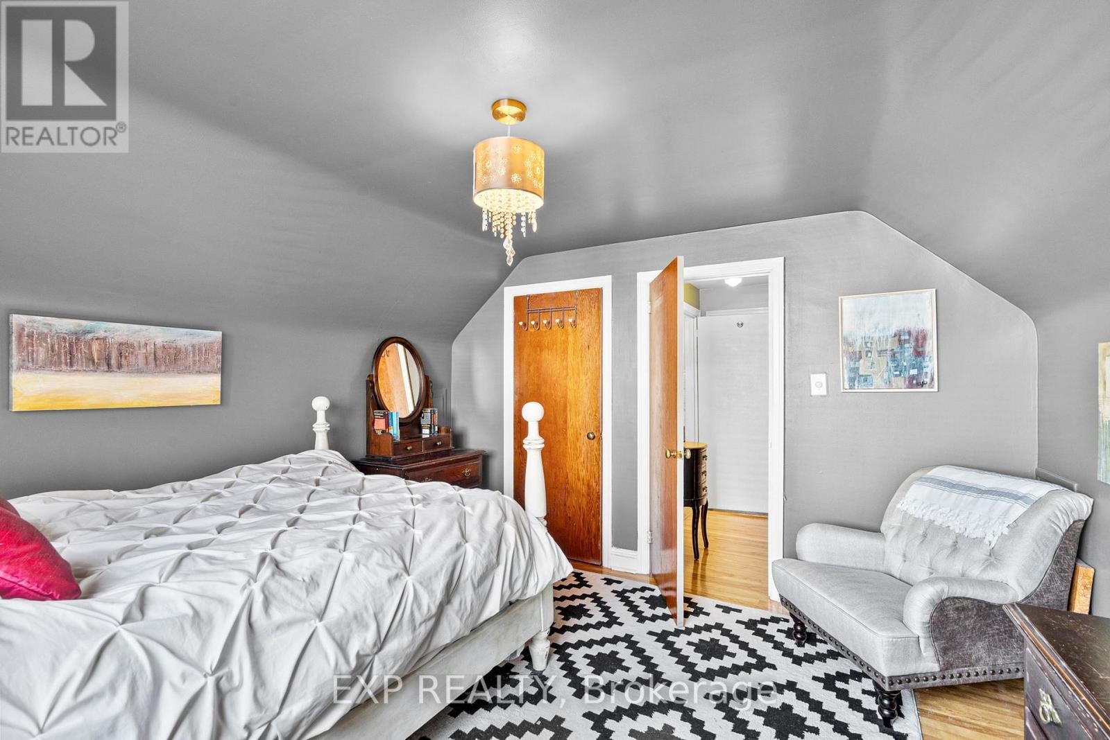 












421 GREENWOOD AVENUE

,
Ottawa,




Ontario
K2A0X5

