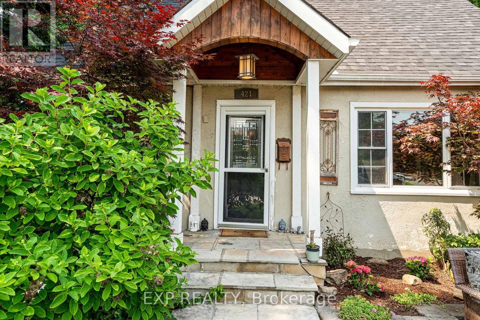 












421 GREENWOOD AVENUE

,
Ottawa,




Ontario
K2A0X5

