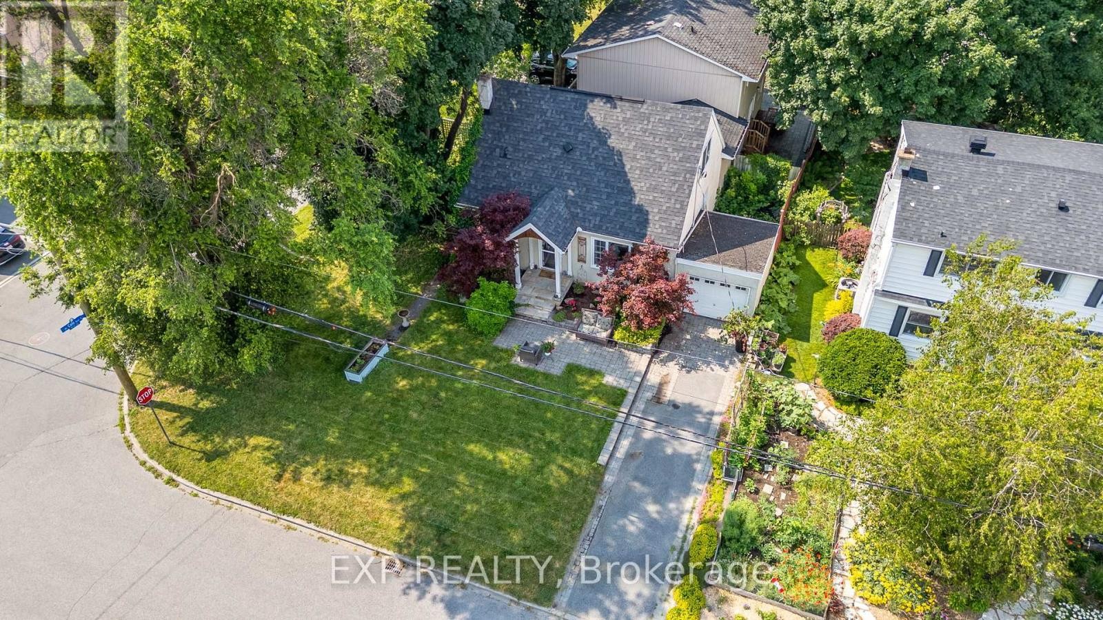 












421 GREENWOOD AVENUE

,
Ottawa,




Ontario
K2A0X5

