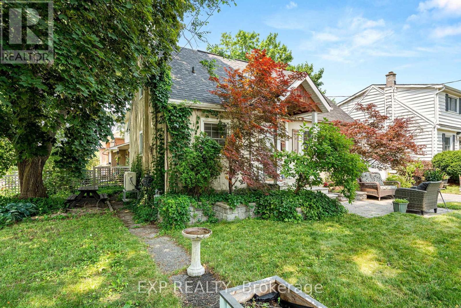 












421 GREENWOOD AVENUE

,
Ottawa,




Ontario
K2A0X5

