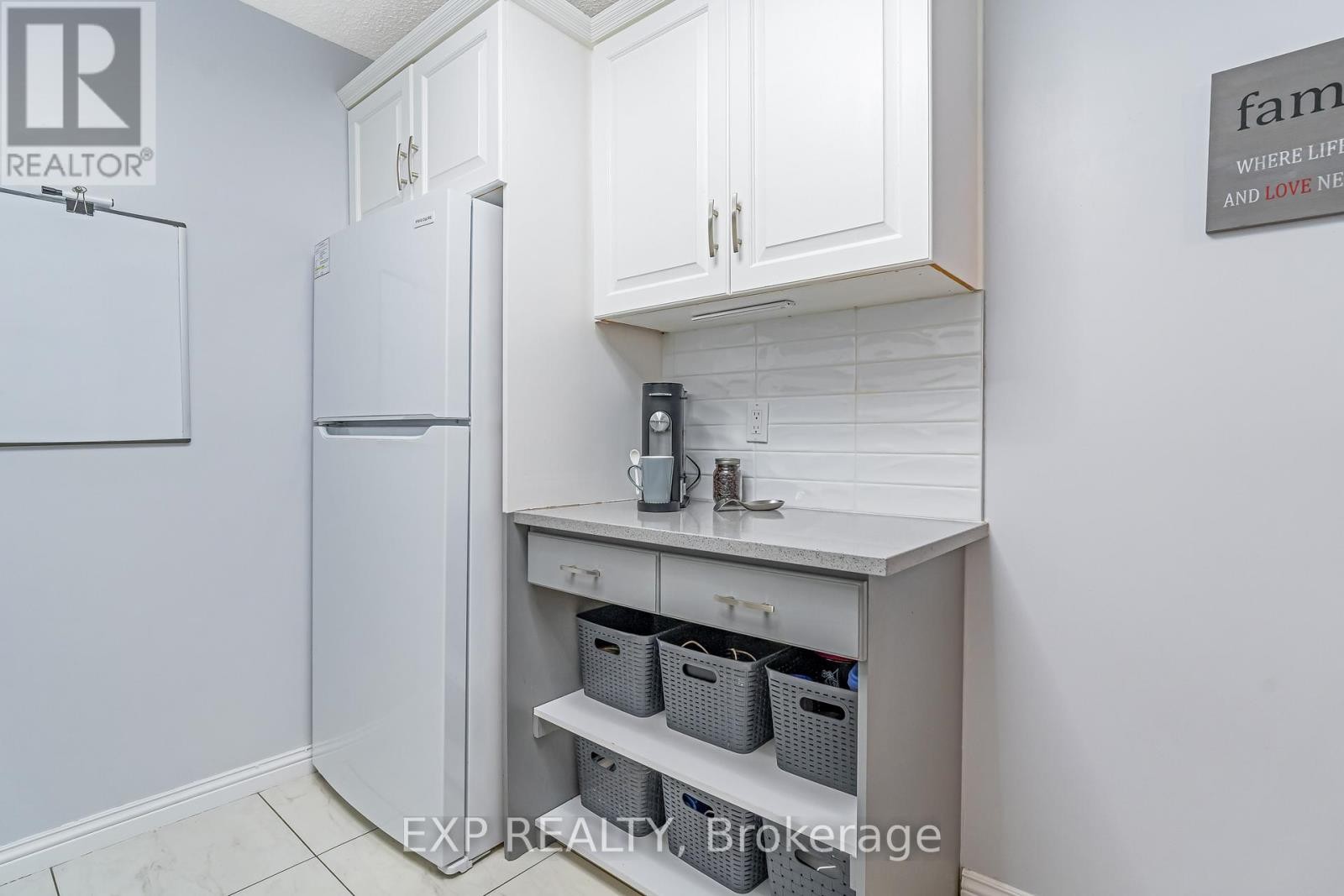 












101 - 415 GREENVIEW AVENUE

,
Ottawa,




Ontario
K2B8G5

