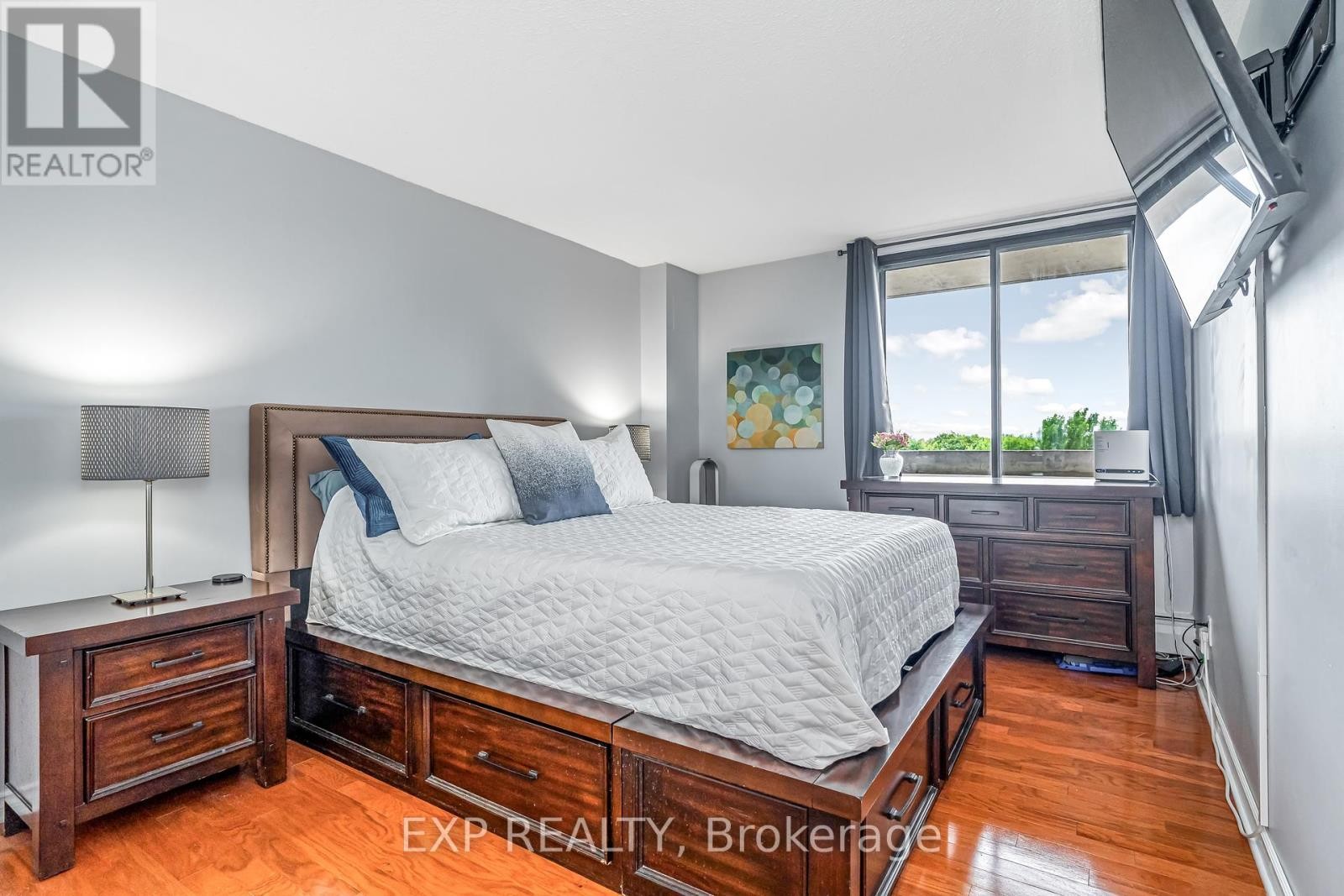 












101 - 415 GREENVIEW AVENUE

,
Ottawa,




Ontario
K2B8G5

