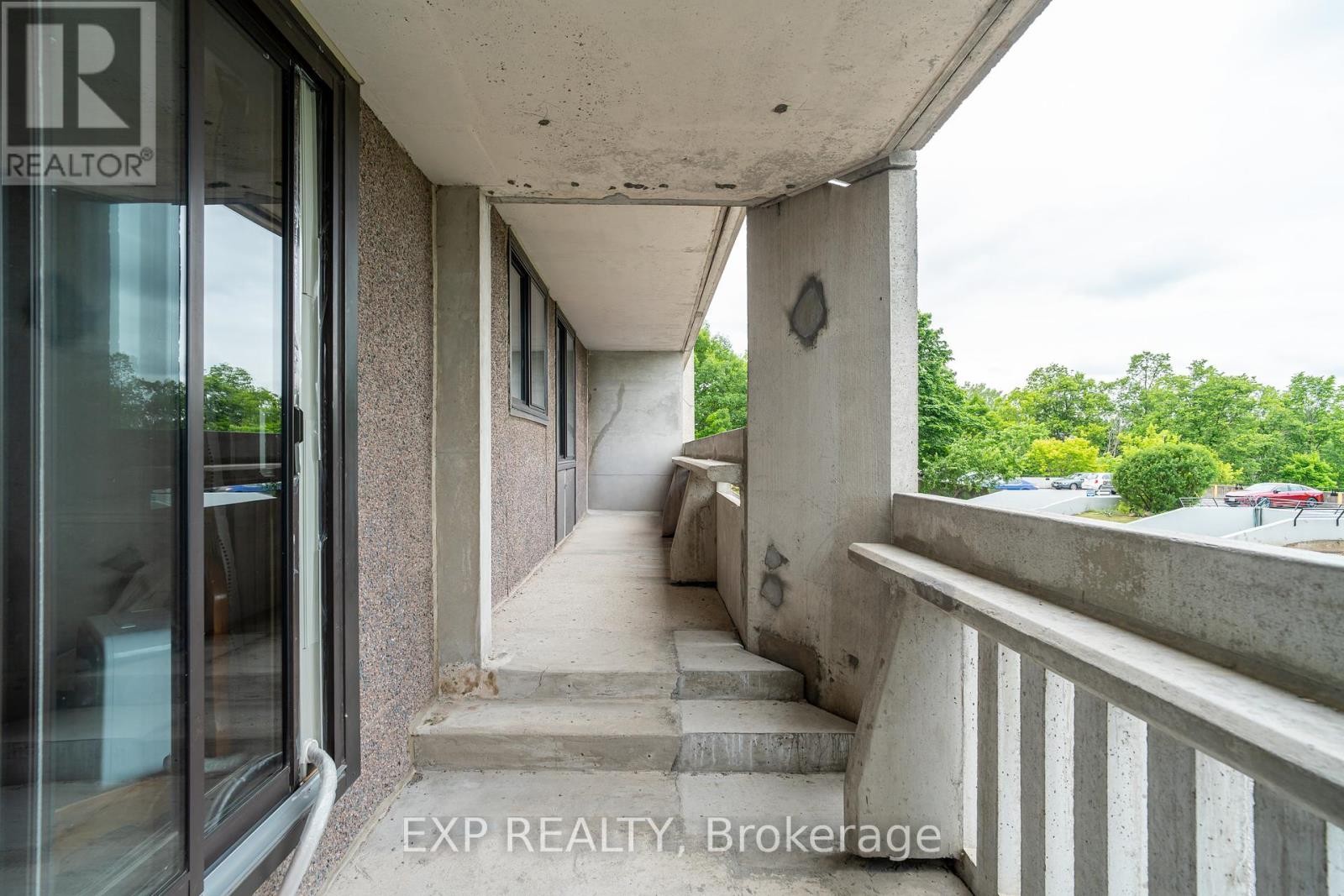 












101 - 415 GREENVIEW AVENUE

,
Ottawa,




Ontario
K2B8G5

