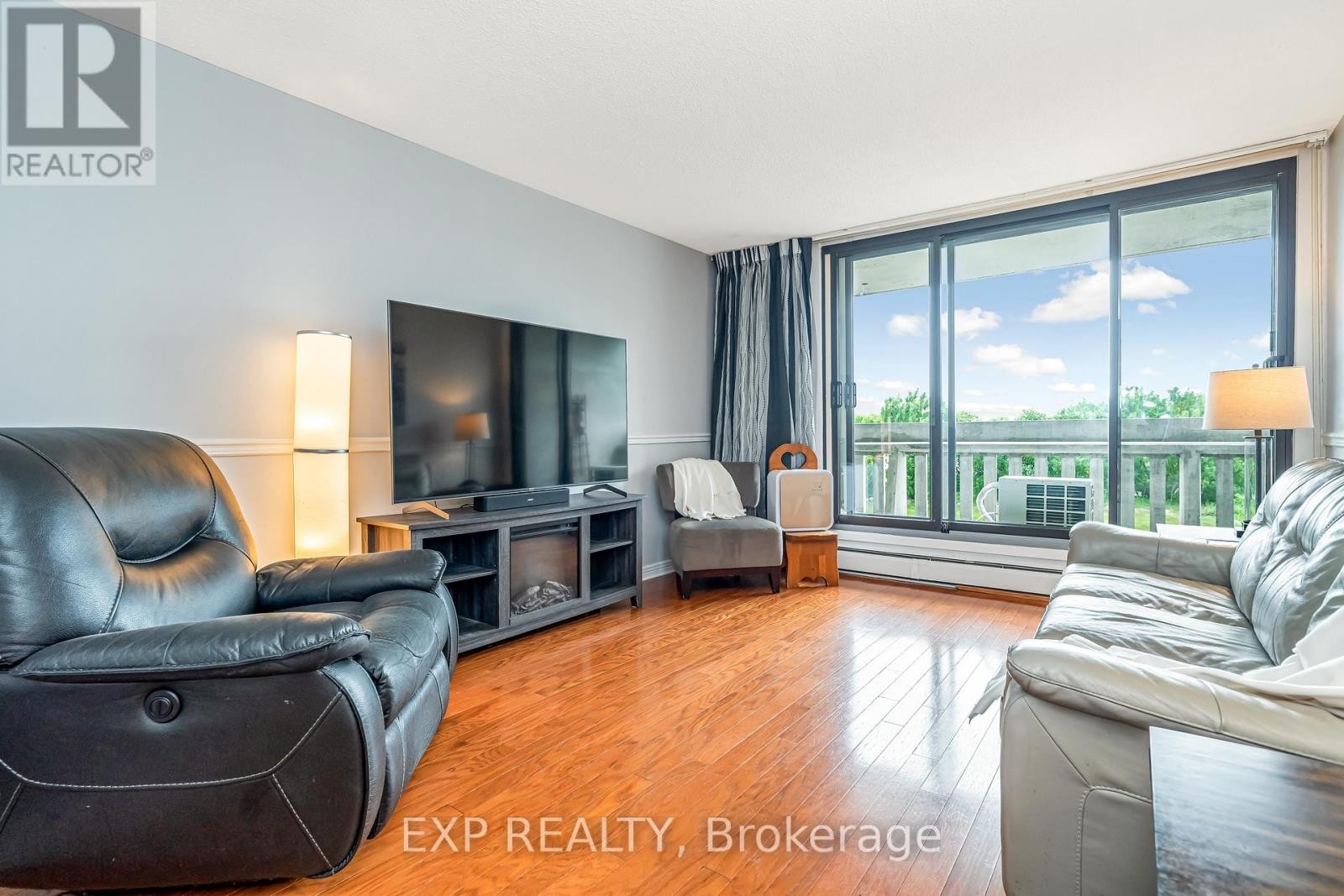 












101 - 415 GREENVIEW AVENUE

,
Ottawa,




Ontario
K2B8G5

