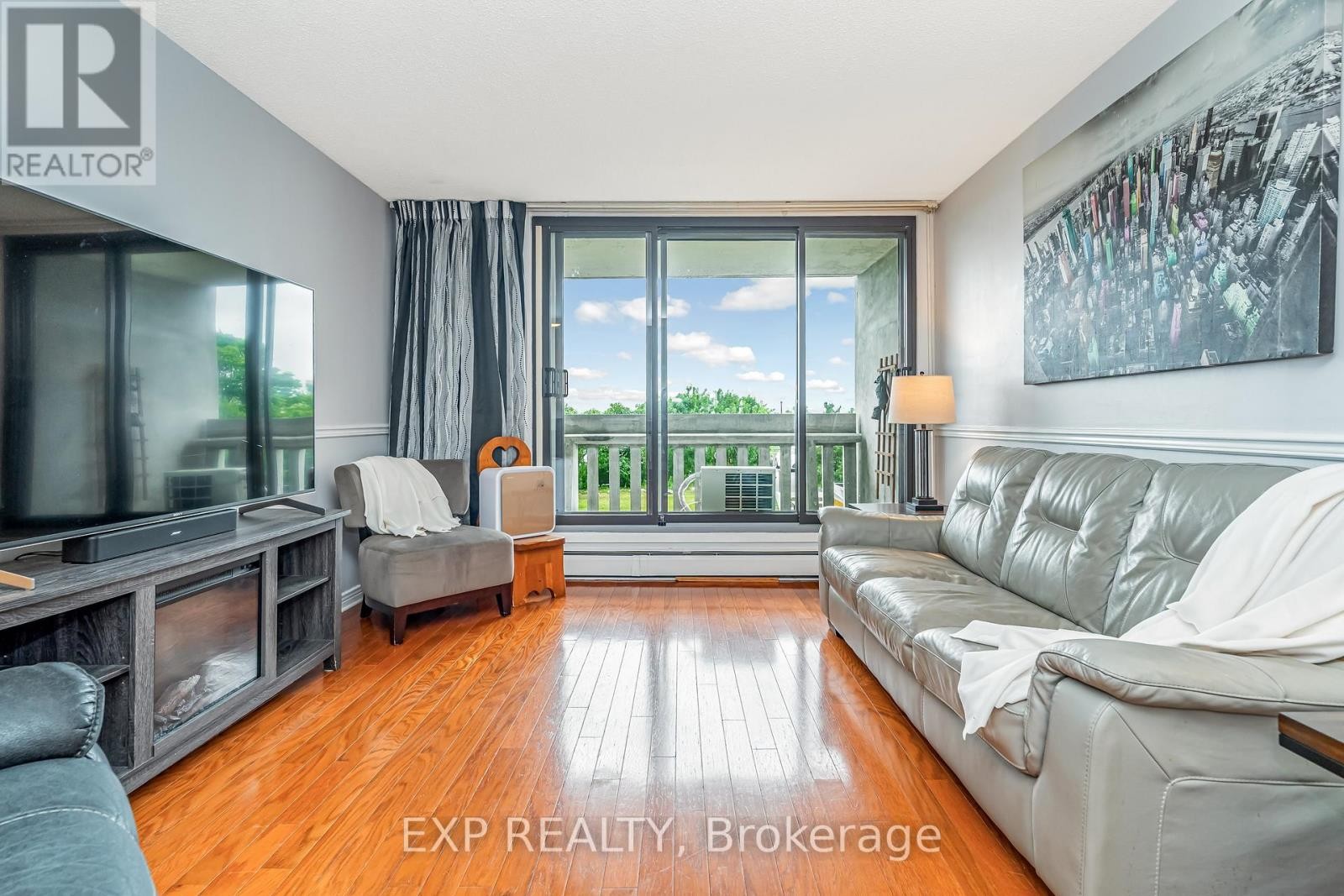 












101 - 415 GREENVIEW AVENUE

,
Ottawa,




Ontario
K2B8G5

