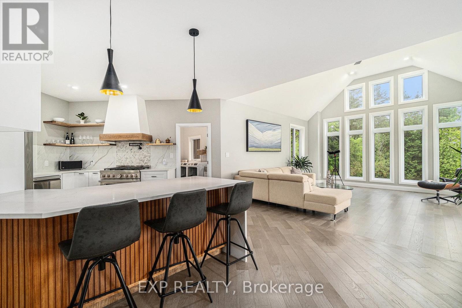 












21 CONSTANCE LAKE ROAD

,
Ottawa,




Ontario
K2K1X7

