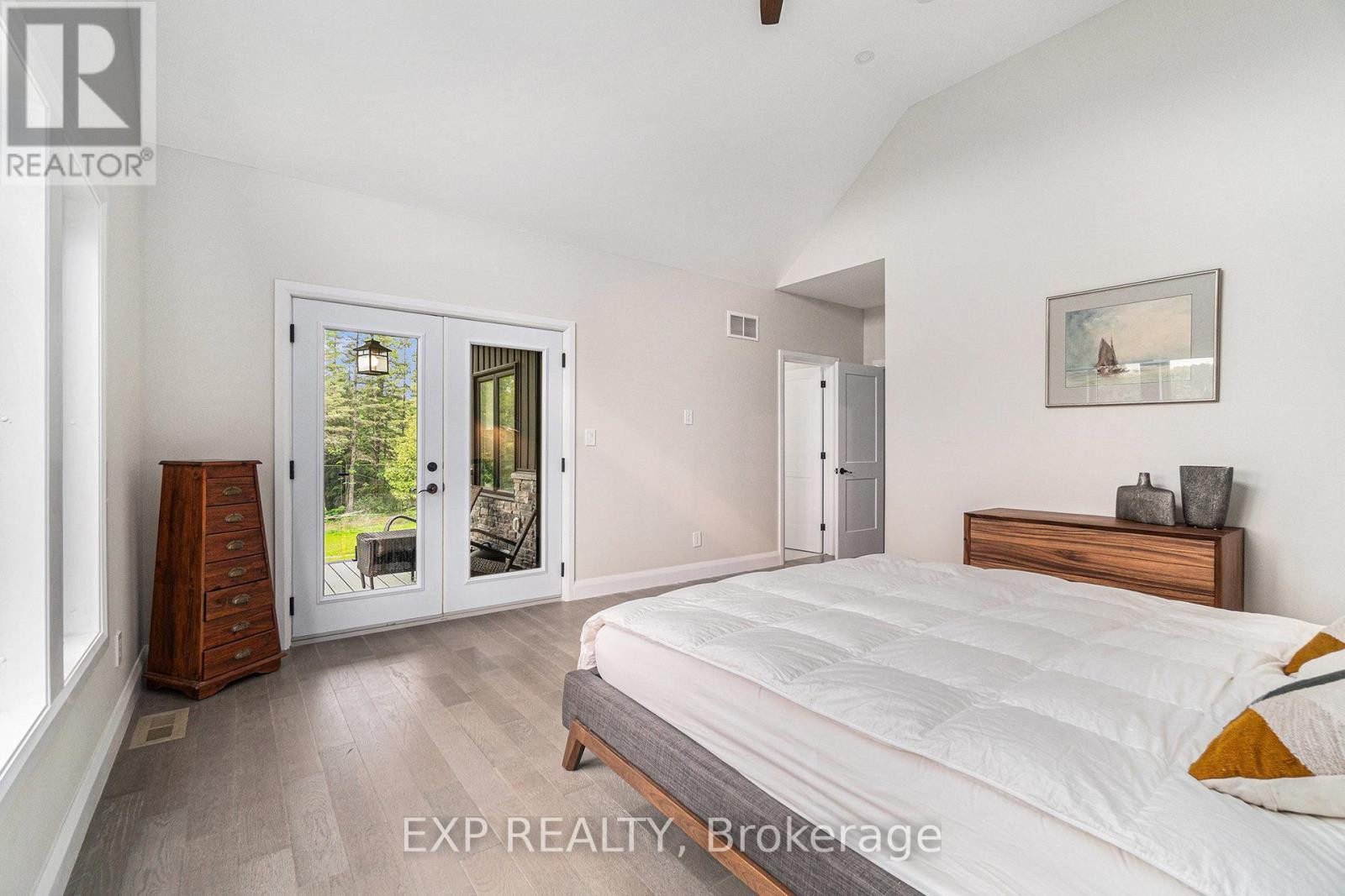 












21 CONSTANCE LAKE ROAD

,
Ottawa,




Ontario
K2K1X7

