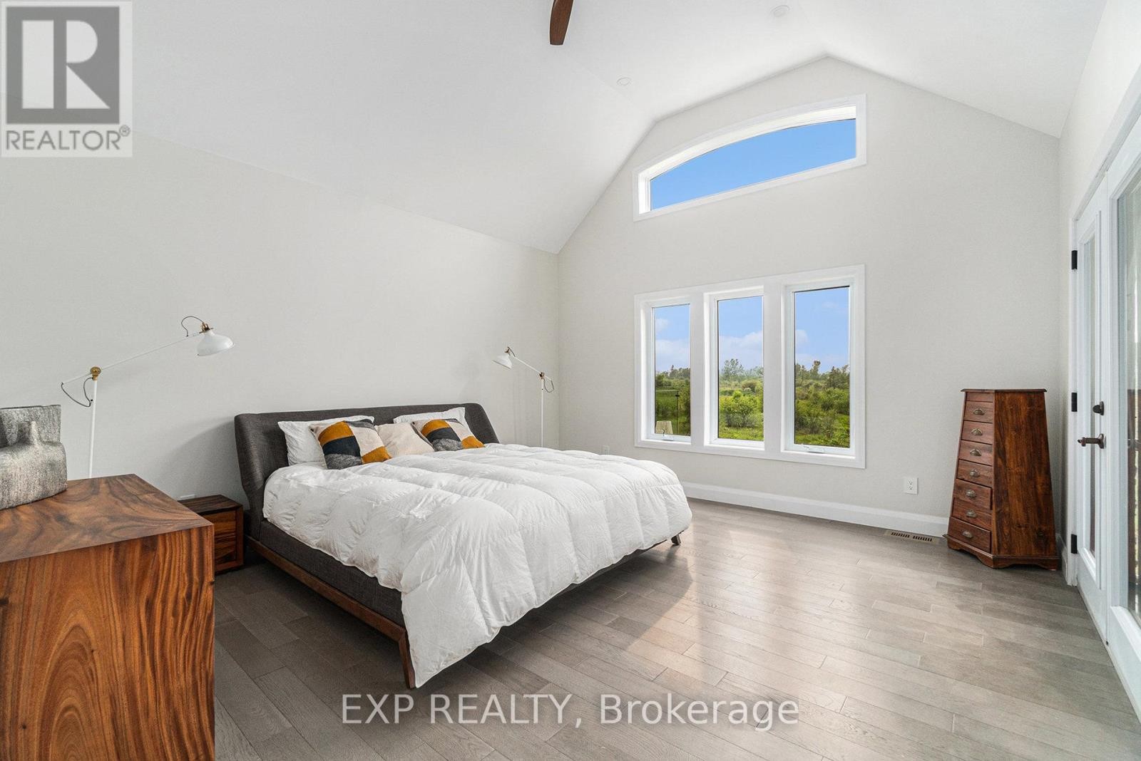 












21 CONSTANCE LAKE ROAD

,
Ottawa,




Ontario
K2K1X7

