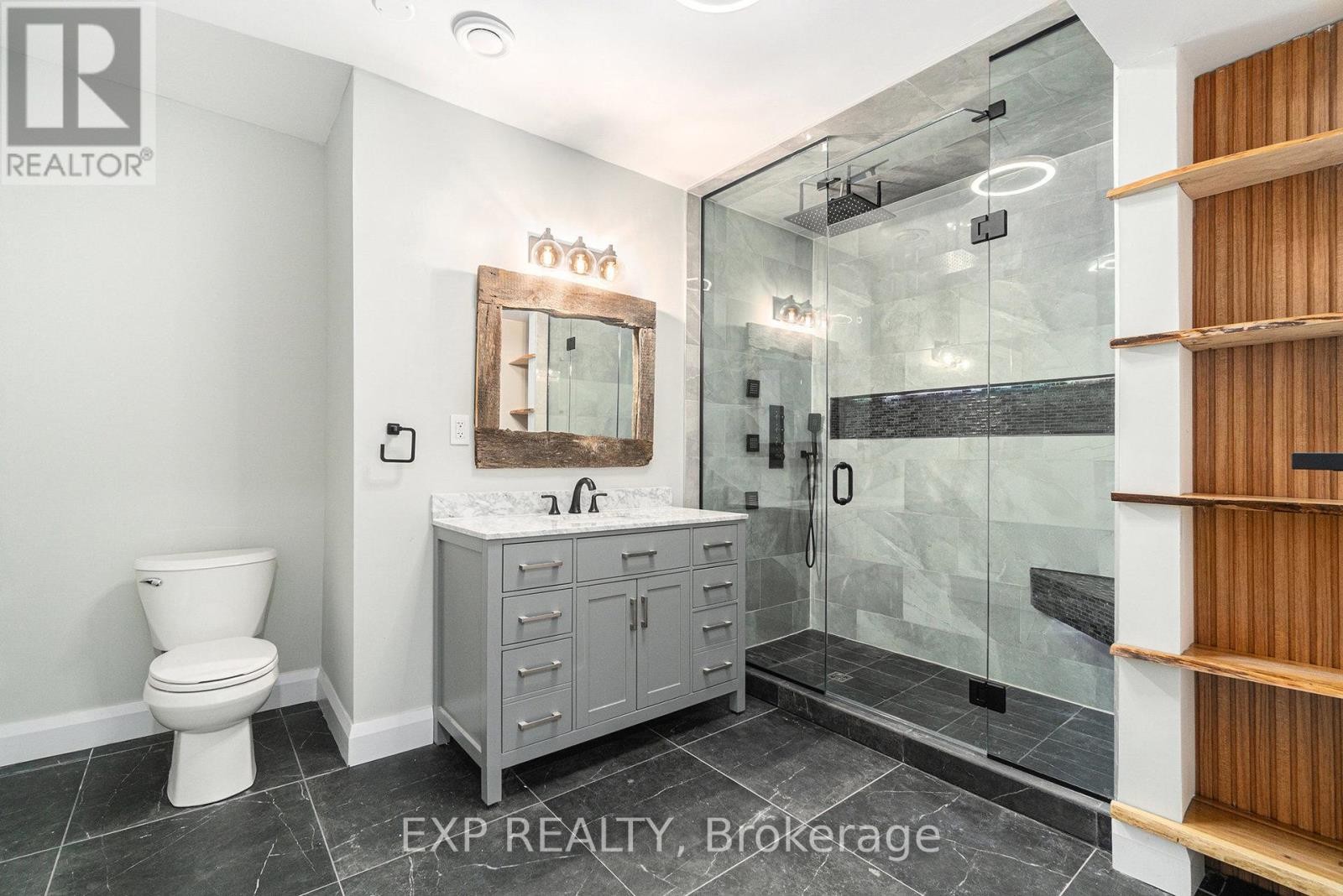 












21 CONSTANCE LAKE ROAD

,
Ottawa,




Ontario
K2K1X7

