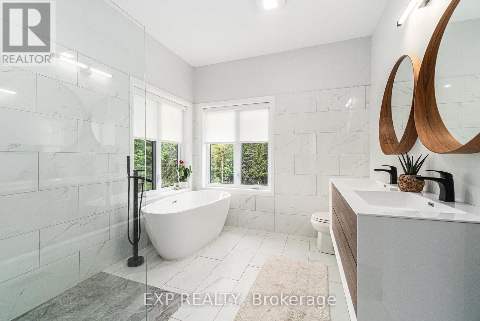 












21 CONSTANCE LAKE ROAD

,
Ottawa,




Ontario
K2K1X7

