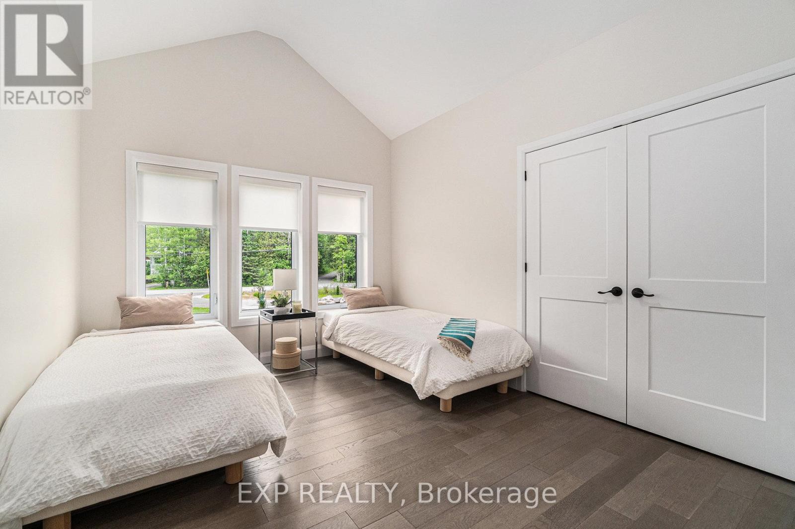 












21 CONSTANCE LAKE ROAD

,
Ottawa,




Ontario
K2K1X7

