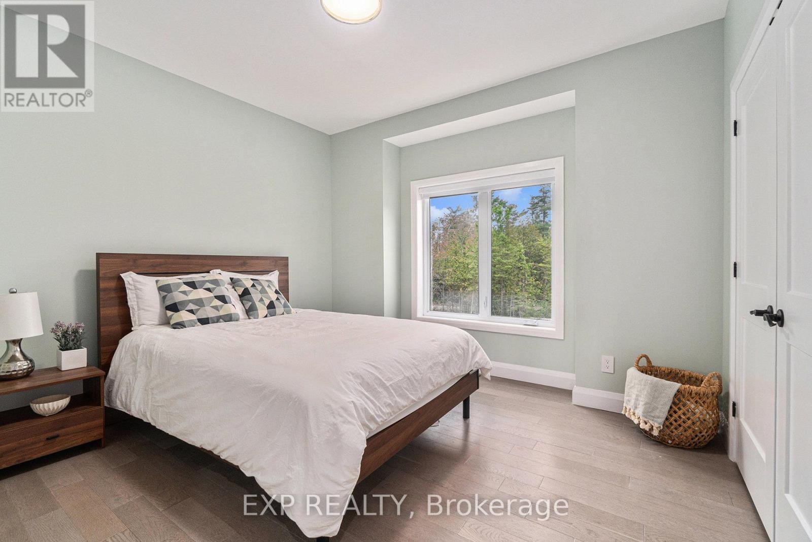 












21 CONSTANCE LAKE ROAD

,
Ottawa,




Ontario
K2K1X7

