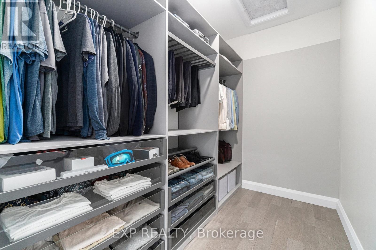 












21 CONSTANCE LAKE ROAD

,
Ottawa,




Ontario
K2K1X7

