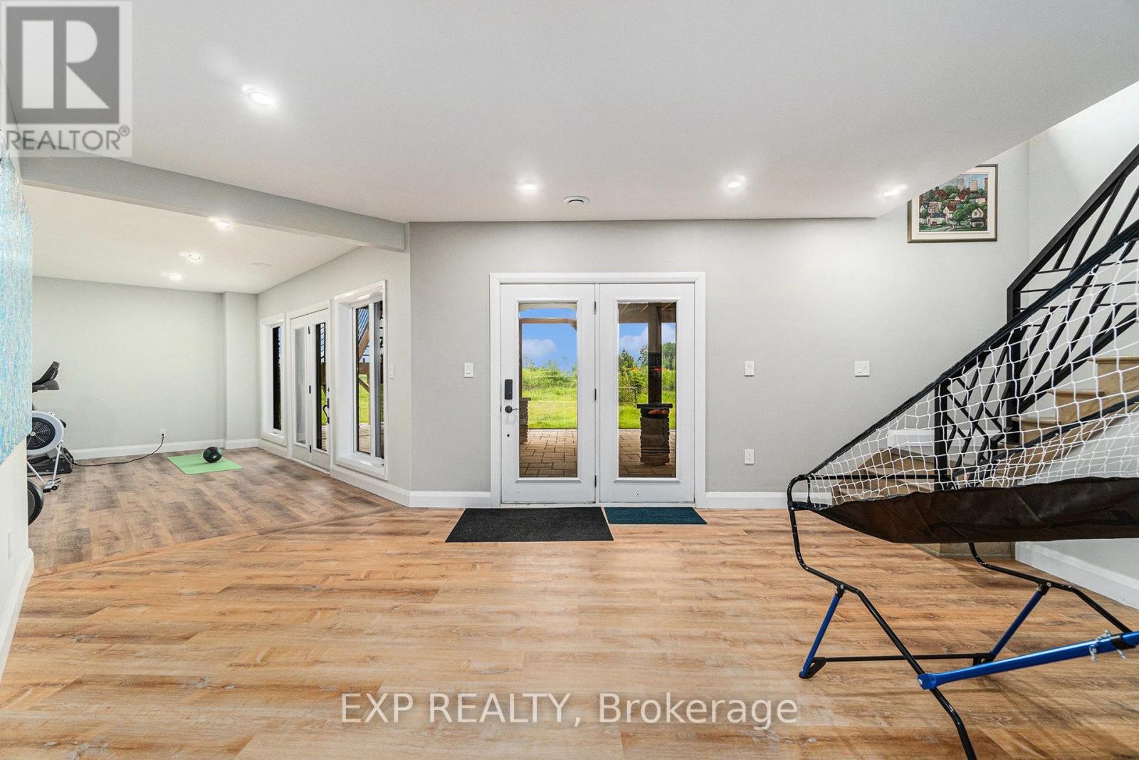 












21 CONSTANCE LAKE ROAD

,
Ottawa,




Ontario
K2K1X7

